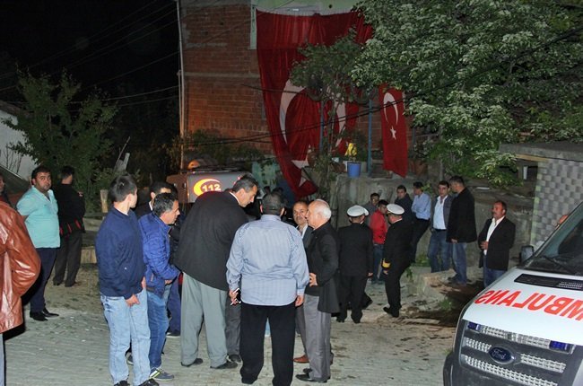 HAKKARİ’NİN ŞEMDİNLİ İLÇESİNİN ORTAKLAR KÖYÜ’NDEKİ KARAKOLA BAĞLI HAPUST TEPE ÜS BÖLGESİNE SALDIRAN PKK’LI TERÖRİSTLERLE ÇIKAN ÇATIŞMADA 25 YAŞINDAKİ PİYADE KOMANDO AYHAN ERDOĞAN ŞEHİT DÜŞTÜ. ACI HABER ŞEHİDİN BABA EVİNE ULAŞTI. (AKİF YAMAN - SERKAN ARAT/BARTIN-İHA)