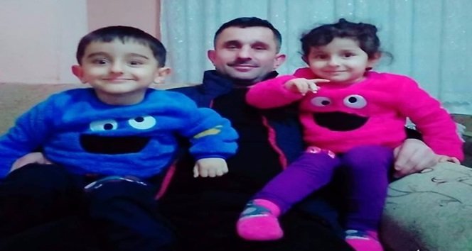 ZONGULDAK'IN EREĞLİ İLÇESİNDE MEVLÜT VE AYŞE KURT ÇİFTİNİN İKİZ ÇOCUKLARINDAN 3 YAŞINDAKİ KEREM KURT (SOLDAKİ), ÜZERİNE TELEVİZYON DÜŞMESİ SONUCU HAYATINI KAYBETTİ. (VEDAT KILIÇ/ZONGULDAK-İHA)