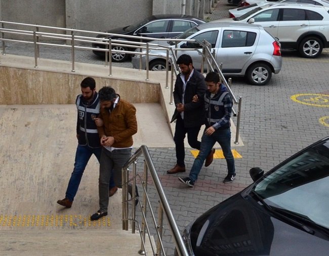 GÖZALTINA ALINAN ZANLILAR, İŞLEMLERİNİN ARDINDAN ZONGULDAK ADLİYESİ'NE GETİRİLDİ. (ONUR ALTINDAĞ/ZONGULDAK-İHA)