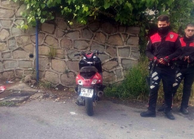 ZONGULDAK'IN EREĞLİ İLÇESİNDE SAHTE PLAKALI VE ÇALINTI MOTOSİKLETLE KAÇMAYA ÇALIŞAN BİR KİŞİ YUNUS TİMLERİNİN KOVALAMACASI SONUNDA YAKALANDI. (VEDAT KILIÇ/ZONGULDAK-İHA)