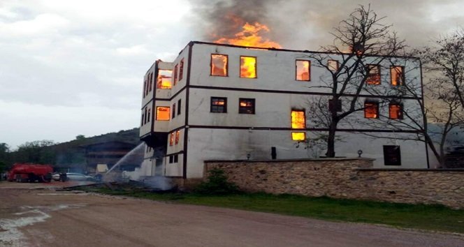 185 YILLIK TARİHİ ŞADİBEY KONAĞI KÜLE DÖNDÜ