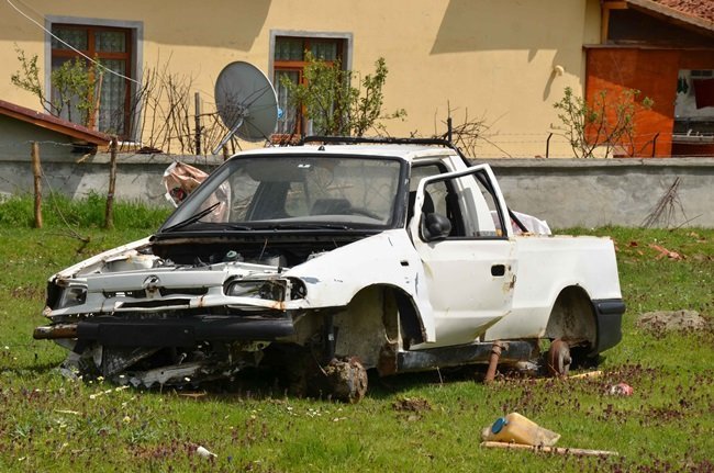TAŞKÖPRÜ'DE HORTUM NEDENİYLE ARAÇLAR BÜYÜK ZARAR GÖRDÜ. (AKİF DOĞAN/KASTAMONU-İHA)