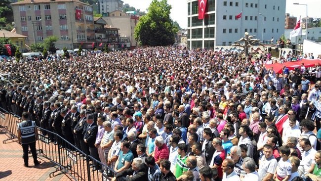 HAKKÂRİ YÜKSEKOVA’DA ŞEHİT DÜŞEN PİYADE UZMAN ÇAVUŞ TUNAHAN KARTAL’I SON YOLCULUĞUNA BİNLER UĞURLADI. (ÖMER TEKCAN - ONUR ALTINDAĞ - SERTAÇ ÖZDEMİR/ZONGULDAK-İHA)