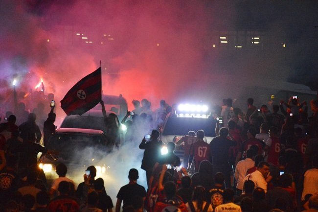 ZONGULDAK KÖMÜRSPOR TARAFTARLARI ŞAMPİYONLUK KUTLAMALARI GERÇEKLEŞTİRDİ. (ONUR ALTINDAĞ - SERTAÇ ÖZDEMİR/ZONGULDAK-İHA)