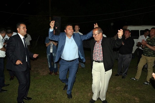 BARTIN MERKEZE BAĞLI BÜYÜKKIZILKUM KÖYÜNDE MEYDANA GELEN OLAYDA 2 GÜN ÖNCE EVLENEN RAMAZAN Çİ. ADLI ŞAHIS GEÇİRDİĞİ CİNNET SONUCU BABASINI ÖLDÜRÜRKEN, ANNESİ VE ABLASINI DA YARALADI. (AKİF YAMAN - SERKAN ARAT/BARTIN-İHA)