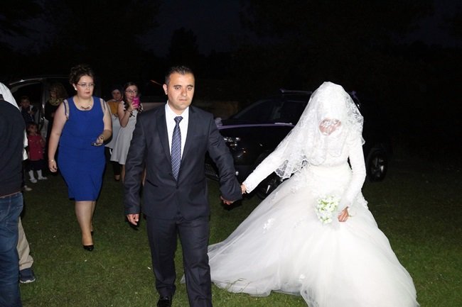 BARTIN MERKEZE BAĞLI BÜYÜKKIZILKUM KÖYÜNDE MEYDANA GELEN OLAYDA 2 GÜN ÖNCE EVLENEN RAMAZAN Çİ. ADLI ŞAHIS GEÇİRDİĞİ CİNNET SONUCU BABASINI ÖLDÜRÜRKEN, ANNESİ VE ABLASINI DA YARALADI. (AKİF YAMAN - SERKAN ARAT/BARTIN-İHA)