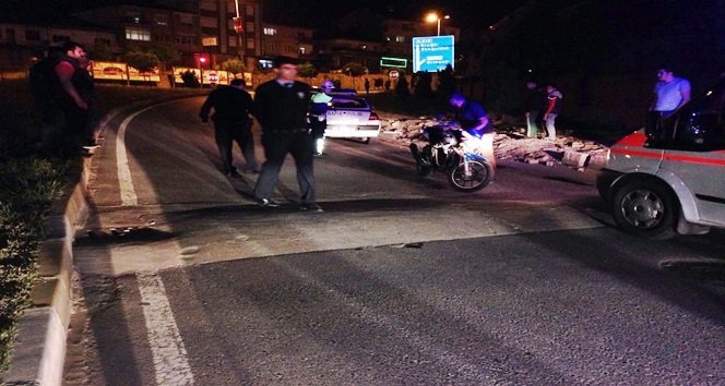 YOL ÜZERİNDEKİ KASİS KAZAYA SEBEP OLDU