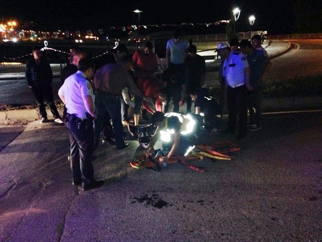 YOL ÜZERİNDE KASİS KAZAYA SEBEP VERDİ ( ERTUĞRUL YÜKSEL/ ZONGULDAK-İHA) (ERTUĞRUL YÜKSEL/ZONGULDAK-İHA)