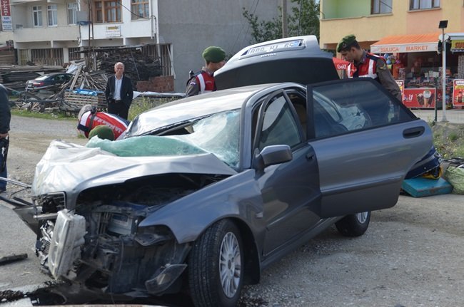 KASTAMONU'NUN TOSYA İLÇESİNDE MEYDANA GELEN TRAFİK KAZASINDA 2 KİŞİ HAYATINI KAYBETTİ, 2 KİŞİ AĞIR YARALANDI. (SEDAT AĞACIKOĞLU/KASTAMONU-İHA)