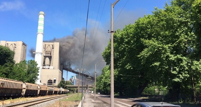 TERMİK SANTRALDE YANGIN ÇIKTI, İTFAİYE MÜDAHALE EDİYOR