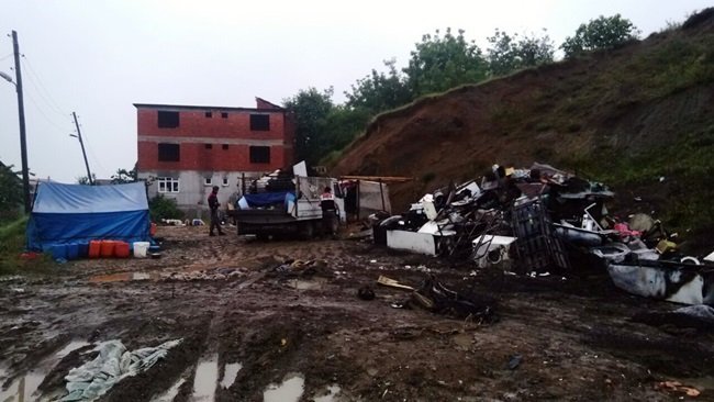 ZONGULDAK'IN EREĞLİ İLÇESİNE BAĞLI KURTLAR KÖYÜNDE BİR KİŞİ, TARTIŞTIĞI OĞLU TARAFINDAN POMPALI TÜFEKLE VURULARAK ÖLDÜRÜLDÜ. JANDARMA OLAY YERİNDE İNCELEME YAPTI. (İHA/ZONGULDAK-İHA)