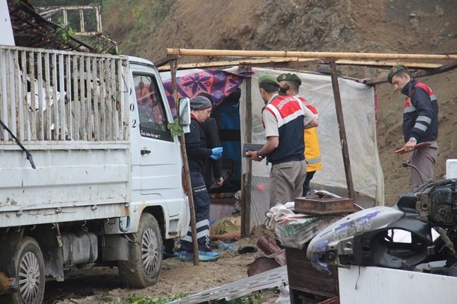 KDZ. EREĞLİ İLÇESİNE HURDA TOPLAMAYA GELEN ERKAN DUMANLI OĞLU TARAFINDAN POMPALI TÜFEKLE ÖLDÜRÜLDÜ. (İHA/ZONGULDAK-İHA)