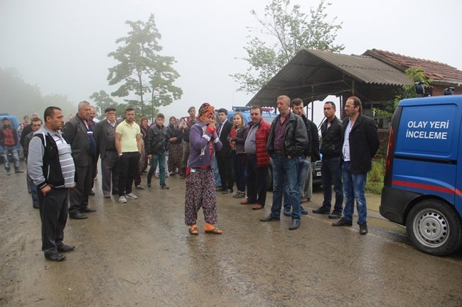 CİNAYET SONRASI HURDA TOPLAMAK İÇİN EREĞLİ'YE GELEN AİLE GÖZYAŞLARINA BOĞULDU. (İHA/ZONGULDAK-İHA)