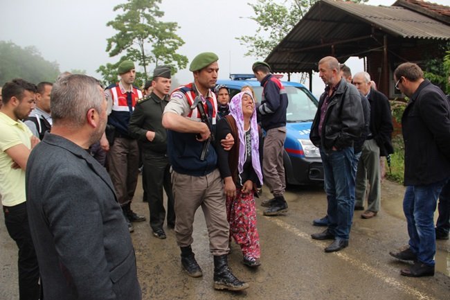 ANNE GÜLŞEN D. CİNAYET SONRASI JANDARMA TARAFINDAN GÖZALTINA ALINDI. (İHA/ZONGULDAK-İHA)