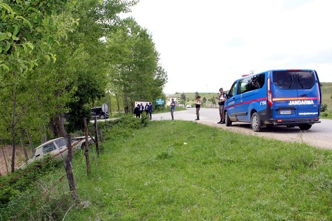 KASTAMONU’DA EHLİYETİ OLMAYAN ARKADAŞINA ŞOFÖRLÜK YAPAN BİR KİŞİ, GEÇİRDİĞİ KAZA SONUCU HAYATINI KAYBETTİ. (SERKAN YILMAZ - VEDAT YUNUS İKİZOĞLU/KASTAMONU-İHA)