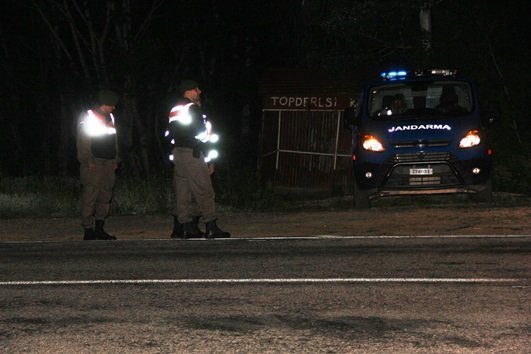 İKİ OTOMOBİL ÇARPIŞTI 1 ÖLÜ 2 YARALI