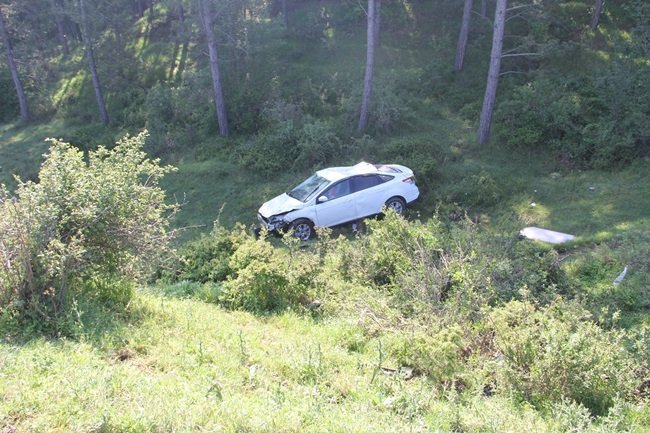 KASTAMONU’DA BİR OTOMOBİLİN TARLAYA UÇMASI SONUCU MEYDANA GELEN KAZADA 3 KİŞİ YARALANDI. (VEDAT YUNUS İKİZOĞLU/KASTAMONU-İHA)