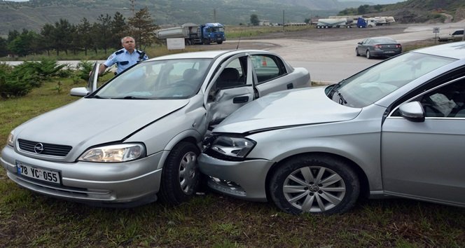 TRAFİK KAZASI YAPAN YARALI SÜRÜCÜ KAZA YAPTIĞINI HATIRLAMADI