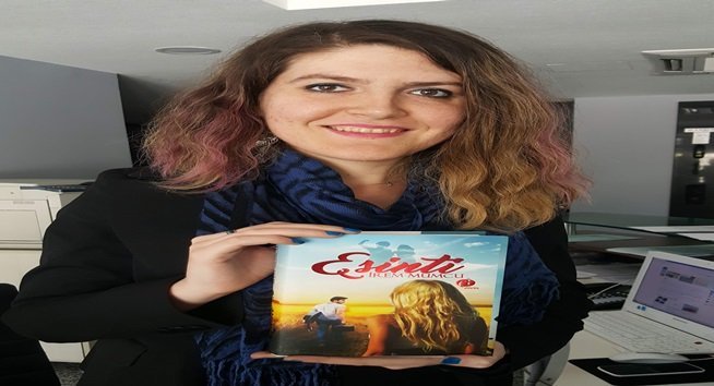 22 YAŞINDA İLK HİKAYE ROMANINI ÇIKARTTI