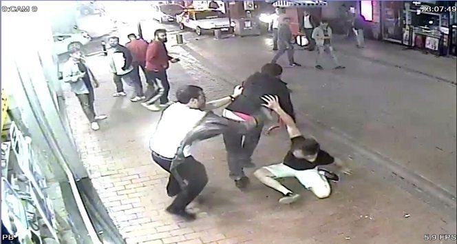 BIÇAKLI KAVGADA DEHŞET ANLARI