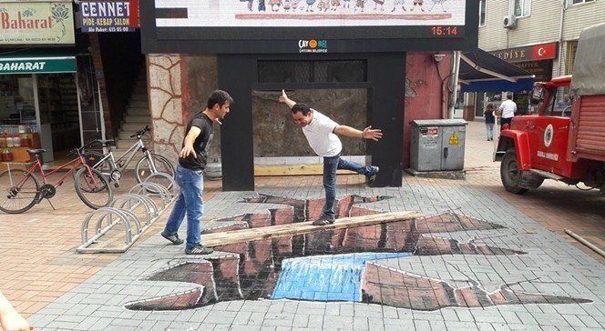 Çaycuma Meydanında Dev Çukur.!