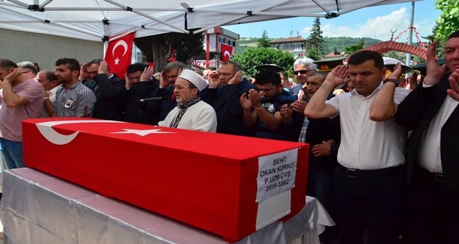 İL MÜFTÜSÜ MÜRSEL ÖZTÜRK, ŞEHİDİN CENAZE NAMAZINI KILDIRDI. (FİKRİ ERDEM - ONUR ALTINDAĞ - SERTAÇ ÖZDEMİR/ZONGULDAK-İHA)