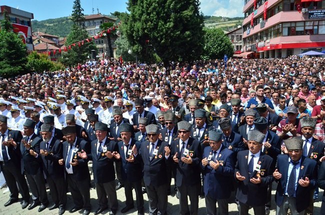 DEVREK'TEKİ CENAZE TÖRENİNE YAKLAŞIK 8 BİN KİŞİ KATILDI. (FİKRİ ERDEM - ONUR ALTINDAĞ - SERTAÇ ÖZDEMİR/ZONGULDAK-İHA)