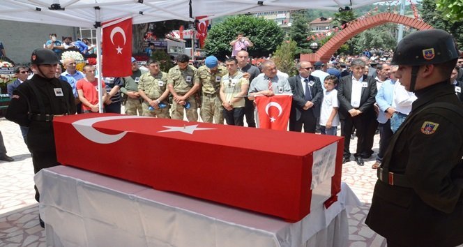 ŞEHİDİN SİLAH ARKADAŞLARI TABUTUN BAŞINDAN AYRILMADI. (FİKRİ ERDEM - ONUR ALTINDAĞ - SERTAÇ ÖZDEMİR/ZONGULDAK-İHA)