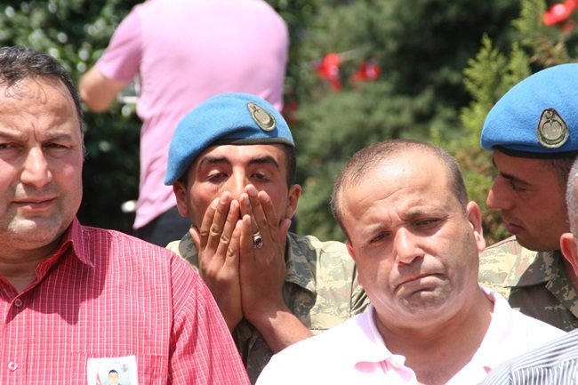 ŞEHİDİN SİLAH ARKADAŞLARI TÖRENDE ZOR ANLAR YAŞADI. (FİKRİ ERDEM - ONUR ALTINDAĞ - SERTAÇ ÖZDEMİR/ZONGULDAK-İHA)