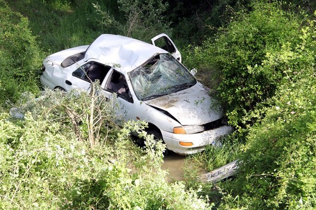 ÇORUM'DAN KASTAMONU'YA ÇOCUKLARININ YEMİN TÖRENİNE KATILAN AİLE, TOSYA YOLUNDA KAZA YAPTI. (VEDAT YUNUS İKİZOĞLU/KASTAMONU-İHA)