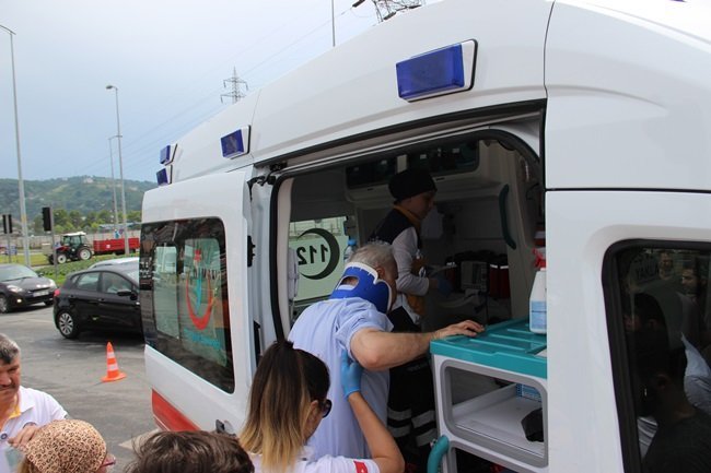 KDZ. EREĞLİ İLÇESİNDE MEYDANA GELEN TRAFİK KAZASINDA İKİ KİŞİ YARALANDI. (VEDAT KILIÇ/ZONGULDAK-İHA)