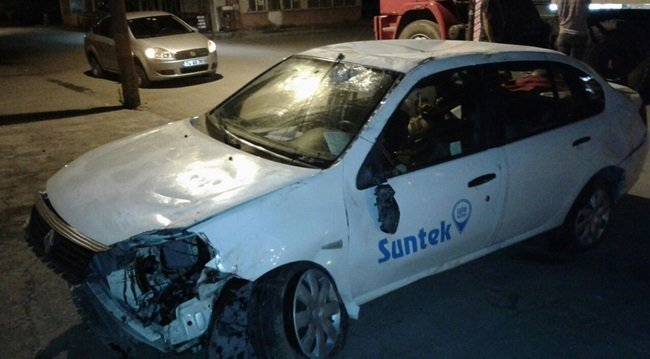 BARTIN’DA KONTROLDEN ÇIKARAK TAKLA ATAN OTOMOBİLİN SÜRÜCÜSÜ YARALANDI. (MUSTAFA KURT/BARTIN-İHA)