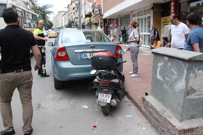 ZONGULDAK'IN EREĞLİ İLÇESİNDE SURİYELİ KIZA HAFİF TİCARİ KAMYONET ÇARPTI. (VEDAT KILIÇ/ZONGULDAK-İHA)