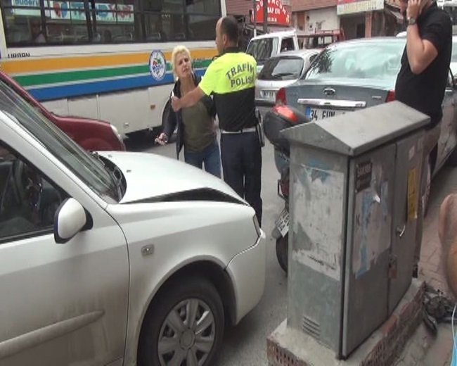 ZONGULDAK'IN EREĞLİ İLÇESİNDE SURİYELİ KÜÇÜK KIZA HAFİF TİCARİ KAMYONET ÇARPTI. (VEDAT KILIÇ/ZONGULDAK-İHA)
