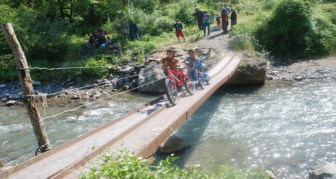 KÖPRÜ ÜSTÜNDE ÖLÜMLE BURUN BURUNA YOLCULUK