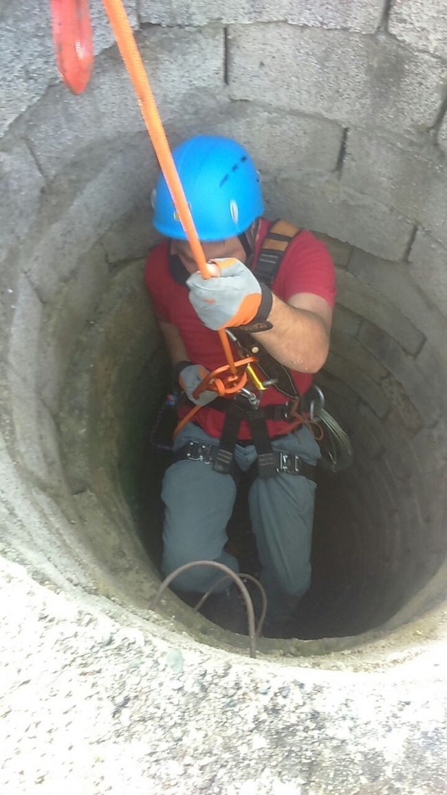 MAHALLE AFET GÖNÜLLÜLERİ ACİL MÜDAHALE EKİBİ (MAG-AME) ZONGULDAK TEMSİLCİLİĞİ EĞİTİMLERİNE DEVAM EDİYOR. EĞİTİMLER KAPSAMINDA CANLI KÖPEK KURTARMA OPERASYONU YAPILDI. (SERTAÇ ÖZDEMİR/ZONGULDAK-İHA)