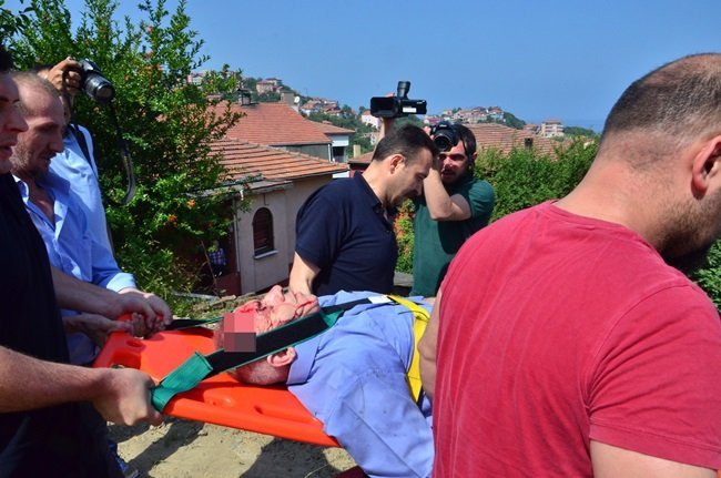 AMBULANSLA HASTANEYE KALDIRILAN SÜRÜCÜ TEDAVİ ALTINA ALINDI. (ONUR ALTINDAĞ - SERTAÇ ÖZDEMİR/ZONGULDAK-İHA)