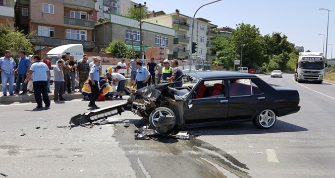 ANNESİNİN KUCAĞINDAKİ BEBEK KAZADAN YARA ALMADAN KURTULDU