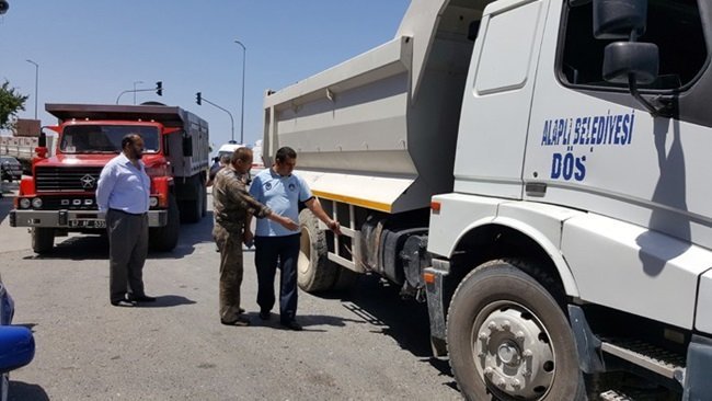 ZONGULDAK'IN ALAPLI İLÇESİNDE MEYDANA GELEN TRAFİK KAZASINDA 3 KİŞİ YARALANDI. ANNESİNİN KUCAĞINDAKİ 3 YAŞINDAKİ BEBEK İSE KAZADAN BURNU DAHİ KANAMADAN KURTULDU. (ERTUĞRUL YÜKSEL/ZONGULDAK-İHA)