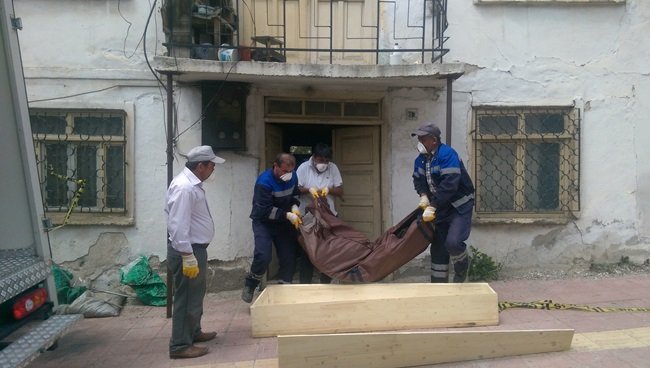 FİTRE ALMAYA GİTTİ EVDE CESET BULDU