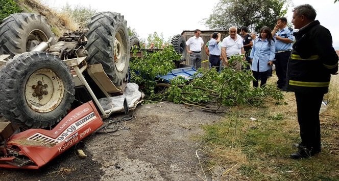 KARABÜK'TE DEVRİLEN TRAKTÖRÜN ALTINDA KALAN BELEDİYE İŞÇİSİ HAYATINI KAYBETTİ. (YASİN ERDEM/KARABÜK-İHA)