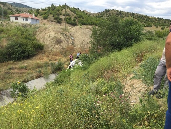 KASTAMONU'NUN TOSYA İLÇESİ D-100 KARAYOLU YAZIÇAM MEVKİİ’NDE MEYDANA GELEN TRAFİK KAZASINDA 3 KİŞİ YARALANDI. (SEDAT AĞACIKOĞLU/KASTAMONU-İHA)