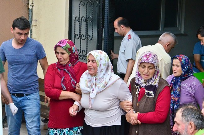 MURAT BERBER'İN AİLESİ MORG ÖNÜNDE SİNİR KRİZLERİ GEÇİRDİ. (ONUR ALTINDAĞ - SERTAÇ ÖZDEMİR/ZONGULDAK-İHA)