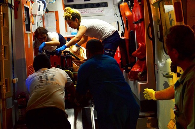 ZONGULDAK’IN KİLİMLİ İLÇESİNE BAĞLI GÖBÜ SAHİLİNDE DENİZE GİREN 1 KİŞİ BOĞULMAKTAN SON ANDA KURTARILDI. AMBULANSLA ZONGULDAK ATATÜRK DEVLET HASTANESİNE KALDIRILAN GENÇ KIZ TEDAVİ ALTINA ALINIRKEN HAYATİ TEHLİKESİ OLMADIĞI ÖĞRENİLDİ. (SERTAÇ ÖZDEMİR/ZONGULDAK-İHA)