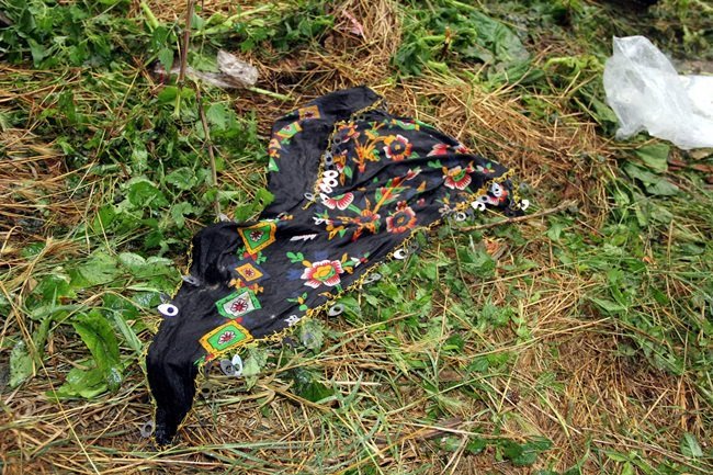 İSTANBUL’DAN KASTAMONU’YA BAYRAM TATİLİ İÇİN GELEN AİLE, ÇAY İÇTİKLERİ ESNADA EVLERİNİN ÇÖKEN BALKONUNUN ALTINDA KALDI. YAŞANAN OLAYDA 1 KİŞİ ÖLDÜ, 6 KİŞİ YARALANDI. (MEHMET SALMAN - VEDAT YUNUS İKİZOĞLU/KASTAMONU-İHA)