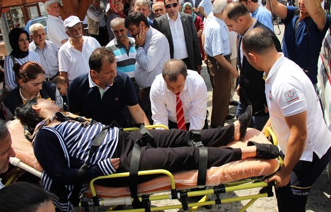 ANNEANNE SELMA EMLİKLİ SİNİR KRİZİ GEÇİREREK AMBULANSLA SAFRANBOLU DEVLET HASTANESİNE KALDIRILDI. (YASİN ERDEM/KARABÜK-İHA)