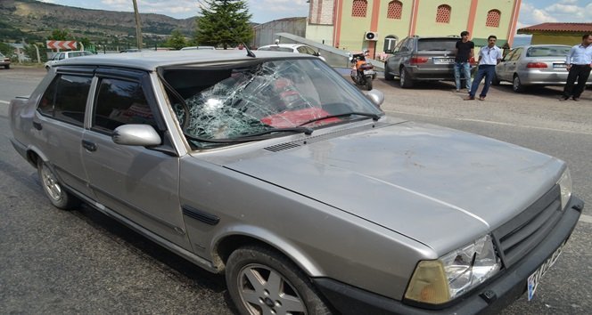 KASTAMONU'NUN TOSYA İLÇESİ BELEDİYE KUM OCAĞI MEVKİSİNDE MEYDANA GELEN TRAFİK KAZASINDA 1 KİŞİ AĞIR YARALANDI. (SEDAT AĞACIKOĞLU/KASTAMONU-İHA)