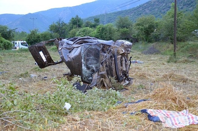 KASTAMONU'NUN TOSYA İLÇESİ ÖZBOYU KÖYÜ MEVKİİNDE MEYDANA GELEN TRAFİK KAZASINDA AYNI AİLEDEN 2 KİŞİ HAYATINI KAYBETTİ, 4 KİŞİ DE AĞIR YARALANDI. (SEDAT AĞACIKOĞLU/KASTAMONU-İHA)