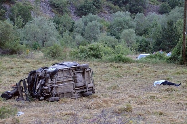 KASTAMONU'NUN TOSYA İLÇESİ ÖZBOYU KÖYÜ MEVKİİNDE MEYDANA GELEN TRAFİK KAZASINDA AYNI AİLEDEN 2 KİŞİ HAYATINI KAYBETTİ, 4 KİŞİ DE AĞIR YARALANDI. (SEDAT AĞACIKOĞLU/KASTAMONU-İHA)
