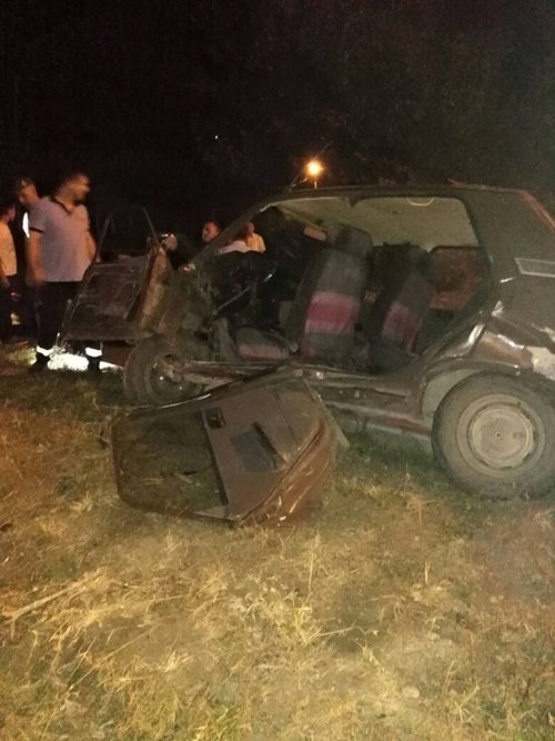 ZONGULDAK’IN ÇAYCUMA İLÇESİNE BAĞLI PERŞEMBE BELDESİNDE MEYDANA GELEN TRAFİK KAZASINDA 2 KİŞİ YARALANDI. (SERTAÇ ÖZDEMİR/ZONGULDAK-İHA)